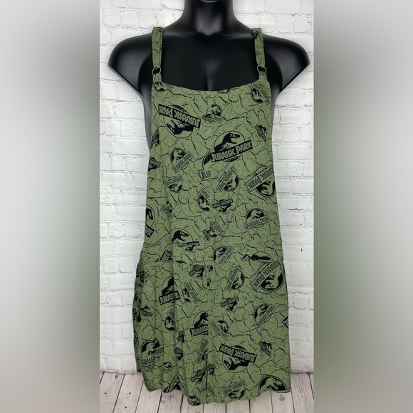 Plus Size - Picture 7 of 8